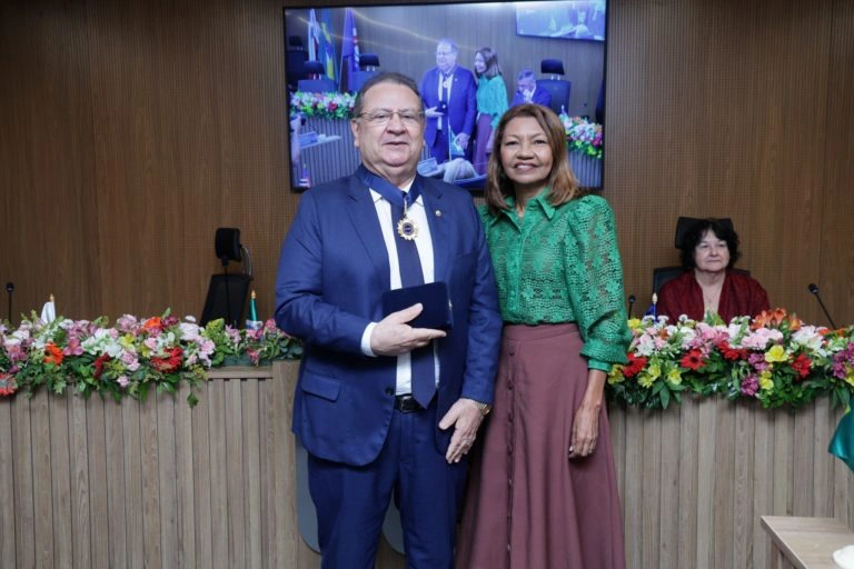 Procurador de Justiça Aristides Pinheiro recebe Comenda da Ordem do Mérito do CNMOP