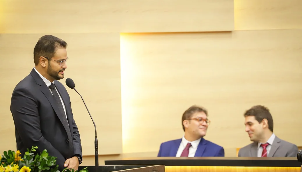 Procurador e promotor de justiça recebem Título de Cidadania Piauiense na Alepi