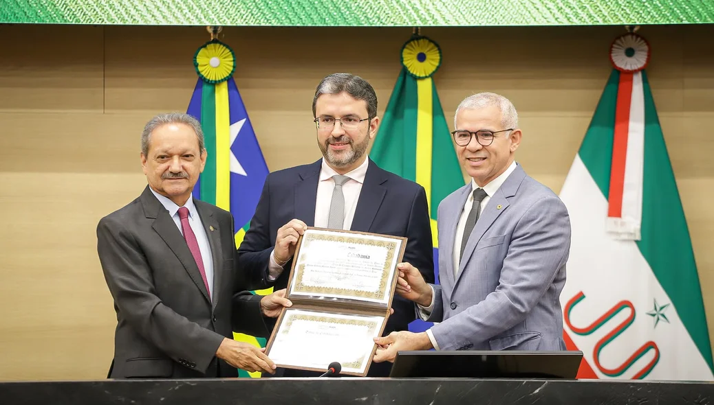 Procurador e promotor de justiça recebem Título de Cidadania Piauiense na Alepi