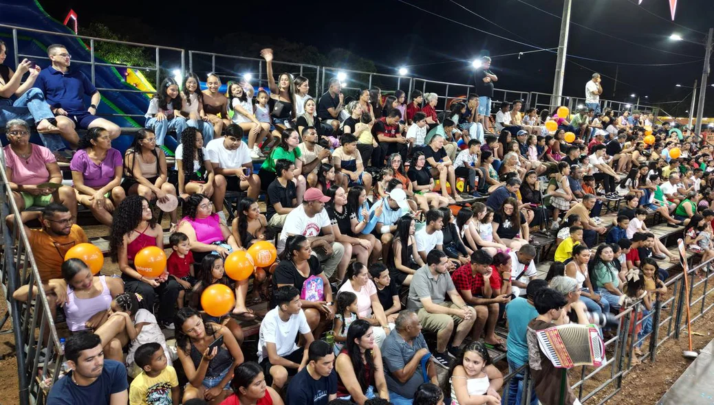 Público acompanhou apresentações