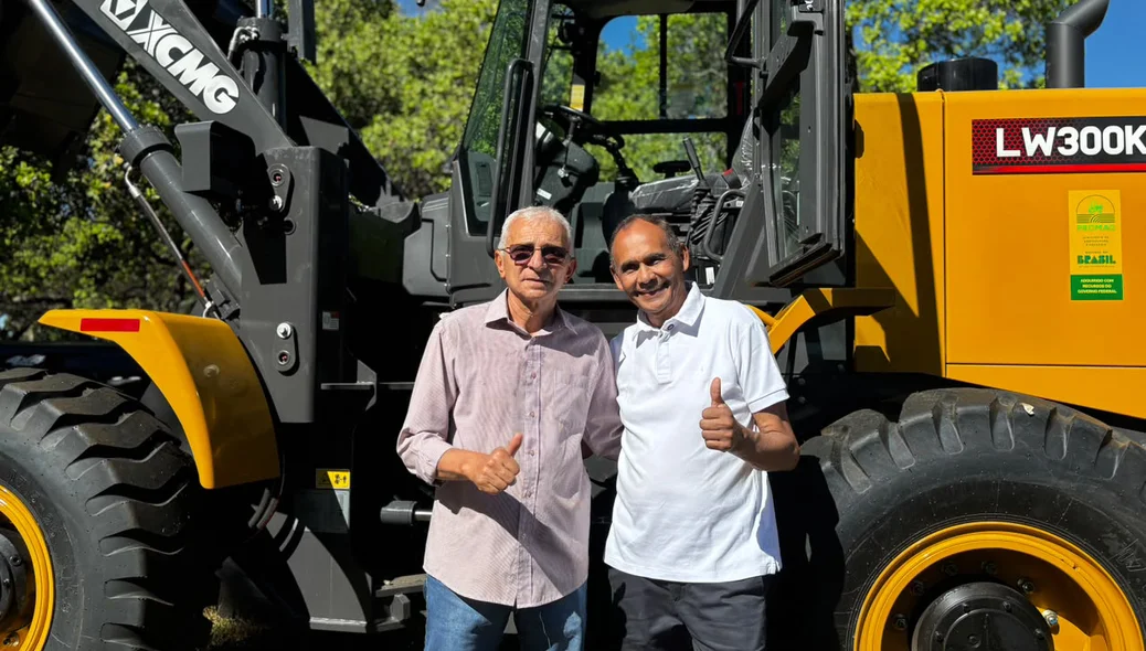 Ribeiro Gonçalves recebe nova pá carregadeira para fortalecer infraestrutura e ampliar serviços à população