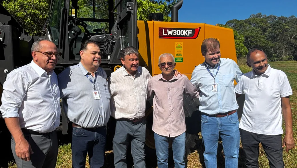 Ribeiro Gonçalves recebe nova pá carregadeira para fortalecer infraestrutur