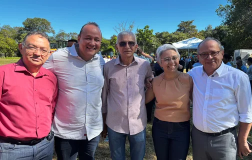 Ribeiro Gonçalves recebe nova pá carregadeira para fortalecer infraestrutura e ampliar serviços à população