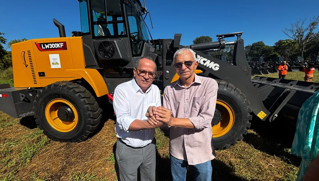 Ribeiro Gonçalves recebe nova pá carregadeira para fortalecer infraestrutura e ampliar serviços à população