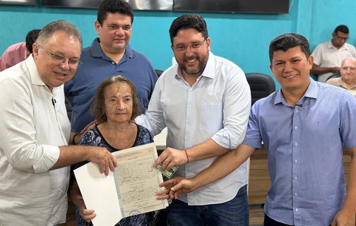 Rubens Vieira acompanha entrega de documentos do Casa Legal