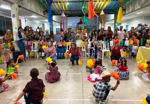 Secretaria de Educação de Esperantina prestigia Arraiá da Aninha