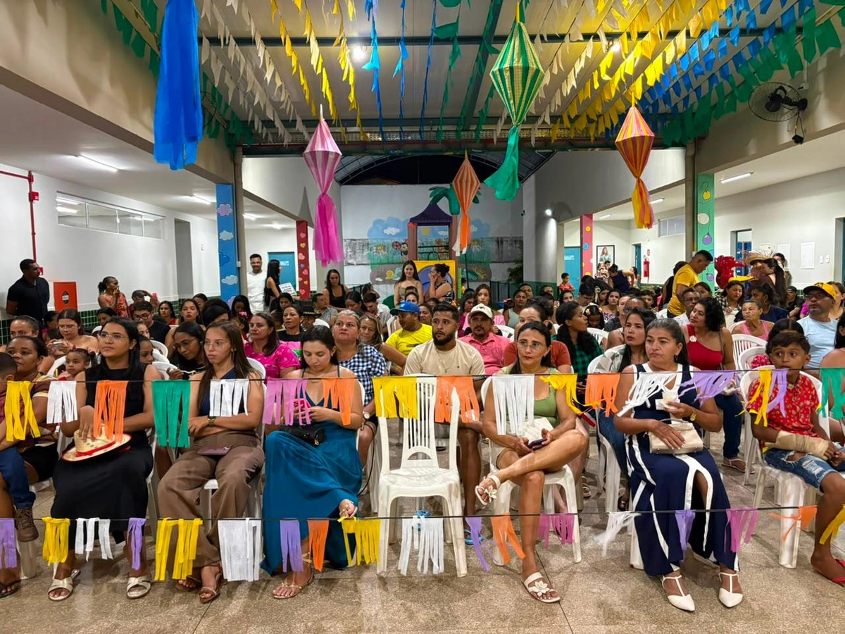 Secretaria de Educação de Esperantina prestigia Arraiá da Aninha e celebra as tradições juninas