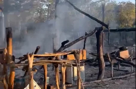 Segundo a Polícia Militar, o suspeito ateou fogo na residência do cunhado após uma discussão familiar