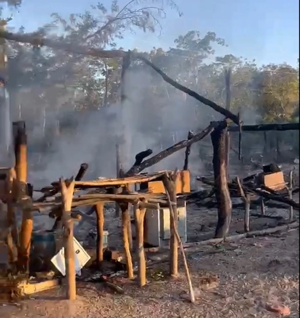 Segundo a Polícia Militar, o suspeito ateou fogo na residência do cunhado após uma discussão familiar
