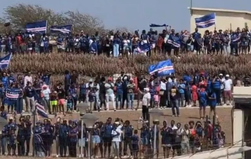 Seleção de Cabo Verde é recebida com festa na capital após campanha histórica na Copa do Mundo