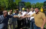 Senador Marcelo Castro entrega 19 pás carregadeiras