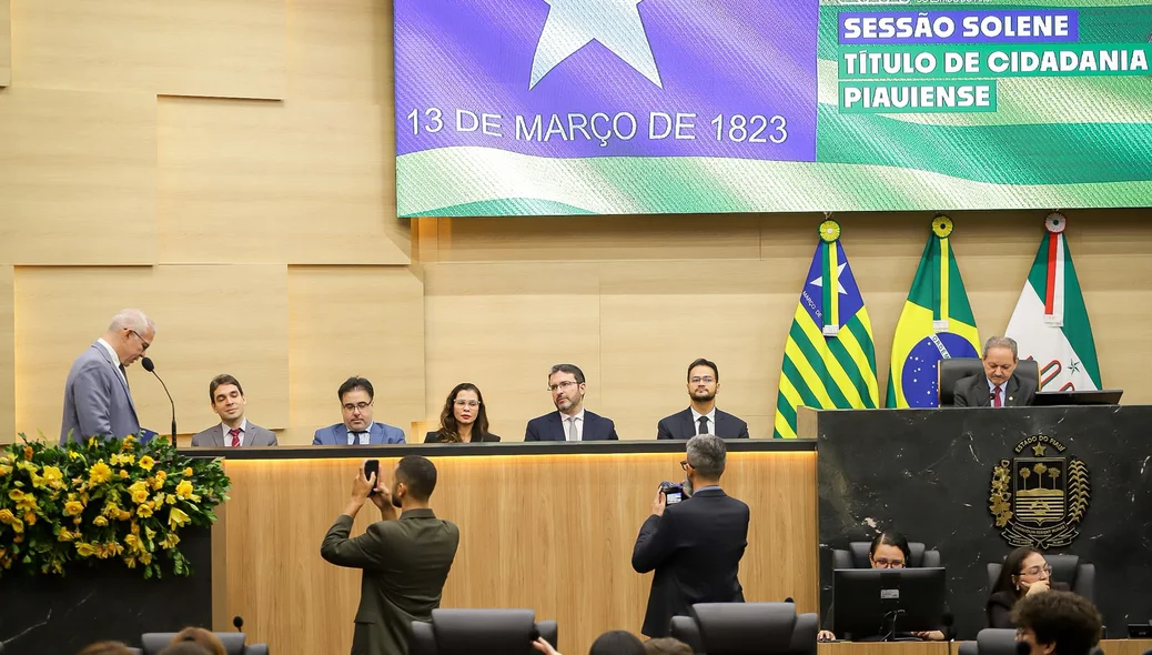 Sessão solene na Alepi