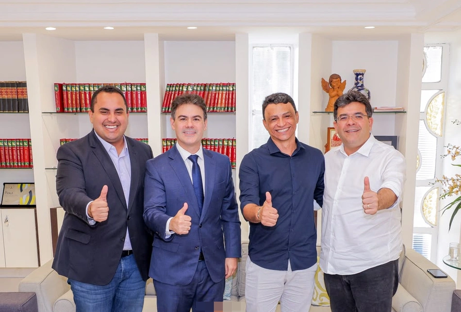 Severo Eulálio em reunião