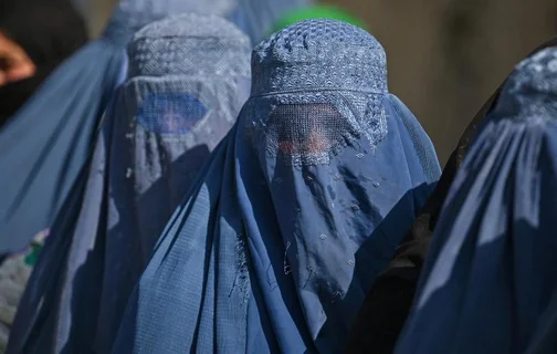 Talibã decide que o rosto e o corpo das mulheres não têm “direito de cidadania” e a voz.