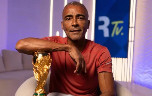 Tetracampeão mundial afirma que permanência do treinador italiano é injustificável.