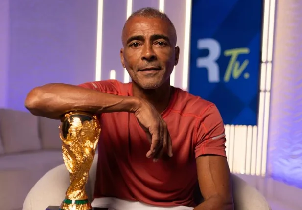 Tetracampeão mundial afirma que permanência do treinador italiano é injustificável.