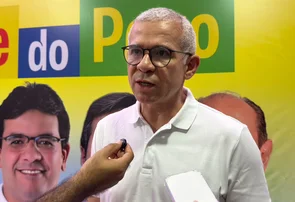 Deputado Tiago Vasconcelos destaca avanços da Educação durante plenária do Plano de Governo