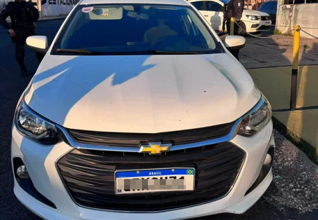 PM recupera carro roubado e prende duas pessoas na zona norte de Teresina