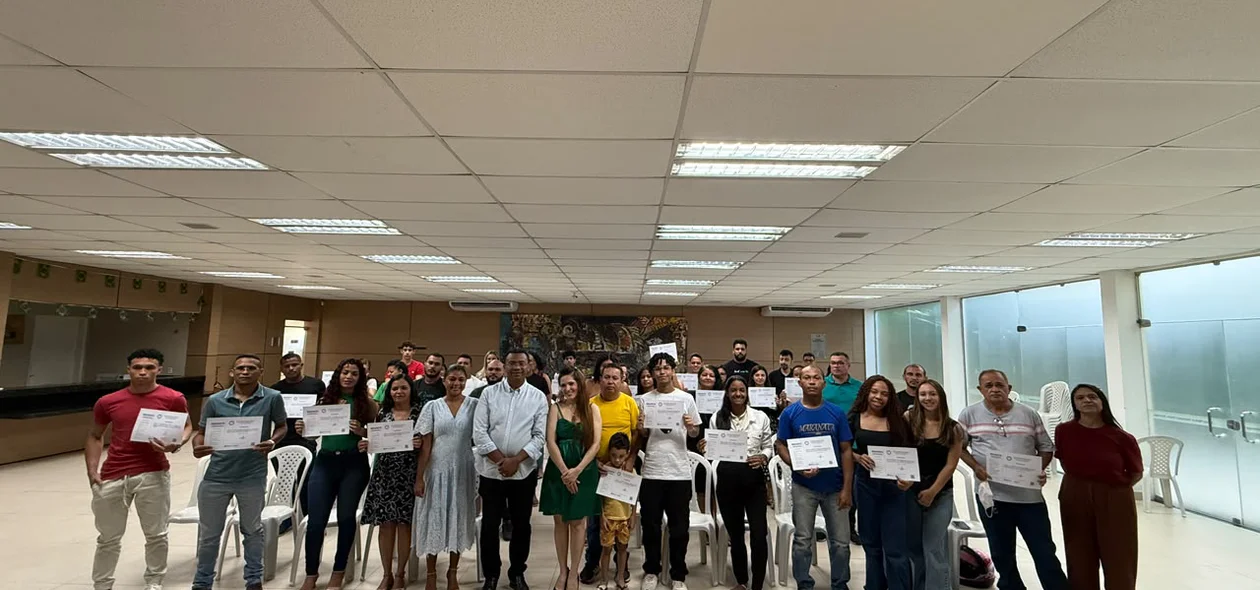 Vereador Geraldin entrega certificados do Qualifica Teresina
