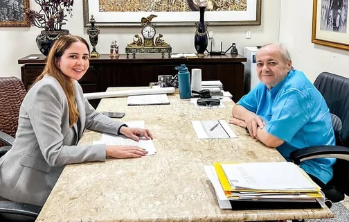 Vereadora Lucy Soares e prefeito Sílvio Mendes