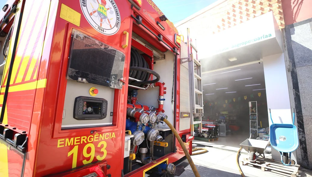 Viatura do Corpo de Bombeiros durante ocorrência
