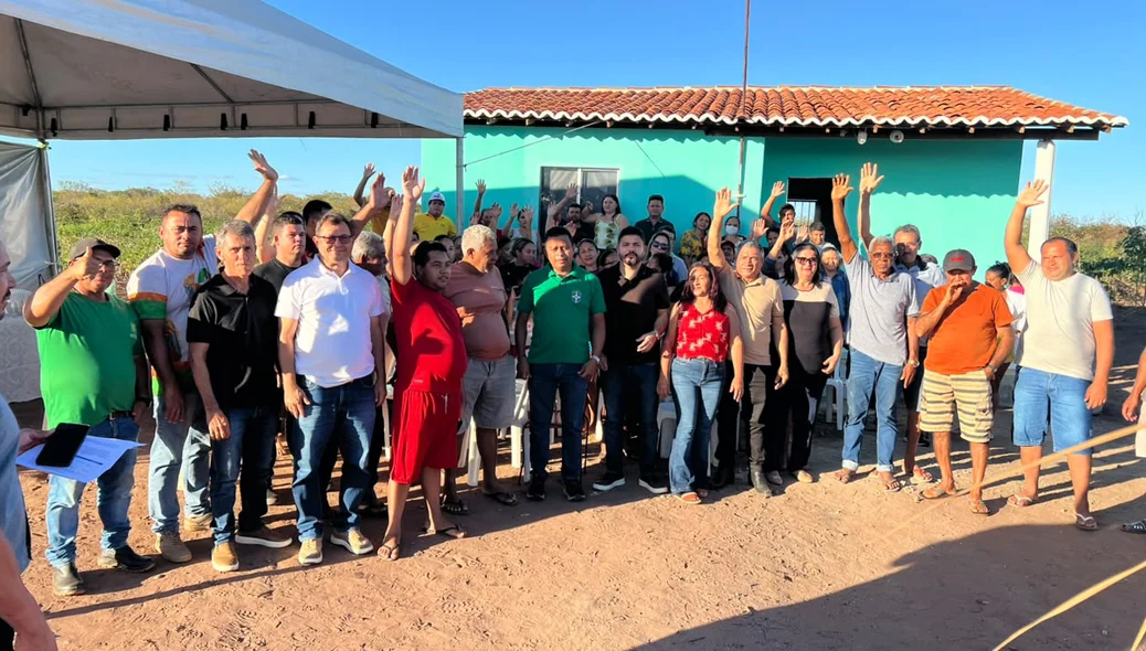 Vistoriou a obra de implantação de novo sistema de abastecimento d’água