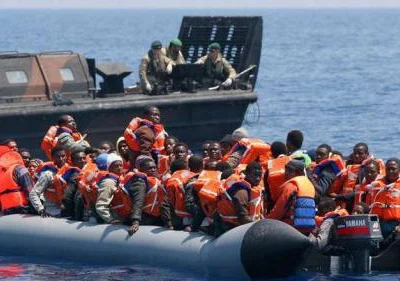  Guarda Costeira de Roma resgata 2.3 mil imigrantes no Mar
