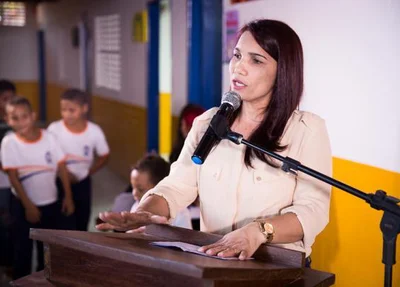  Secretária de educação, Dinair Veloso