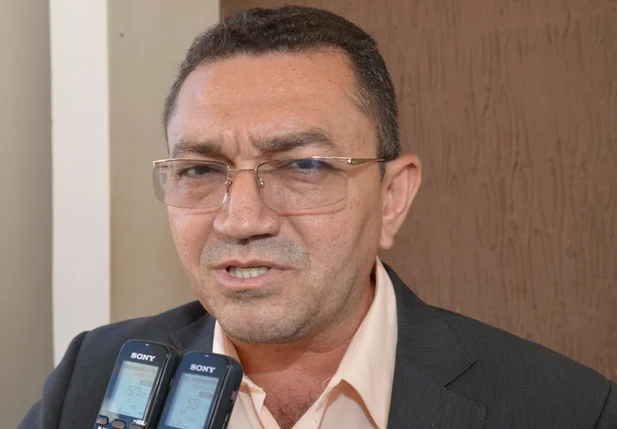 Aliados do Padre Walmir não se entendem sobre coligações proporcionais