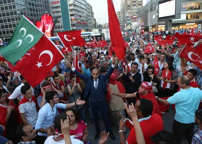 População foi as ruas contra golpe na Turquia