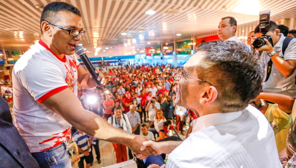 Amadeu cumprimenta candidato a vereador do PTB 