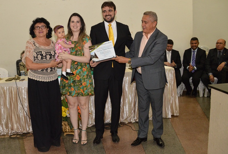 Câmara de Picos entrega título de cidadania a personalidades