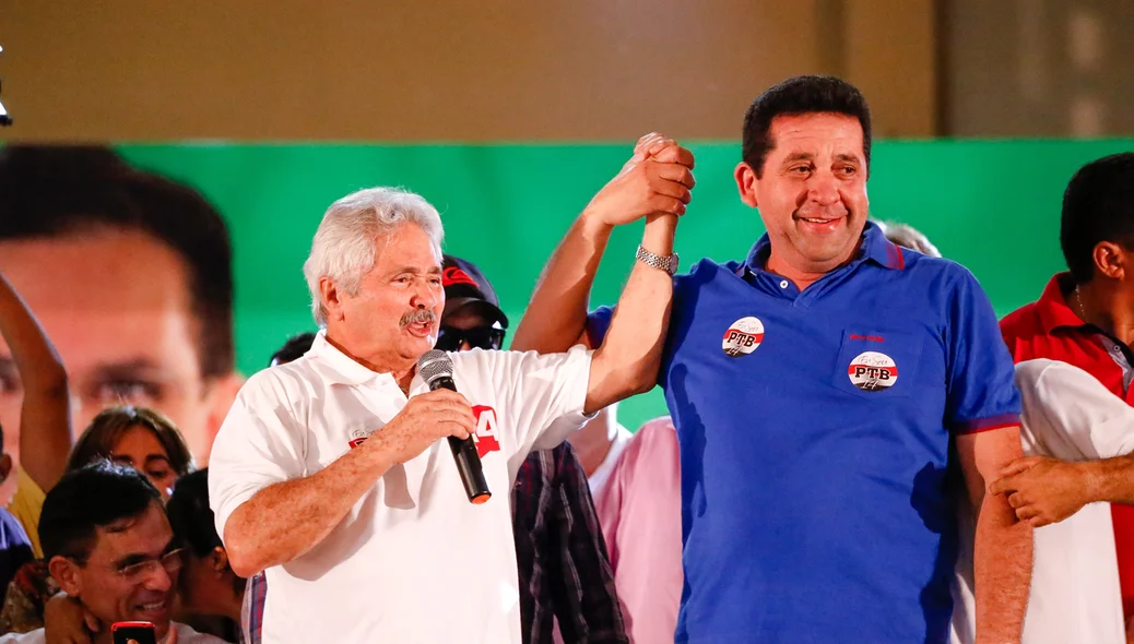 Elmano Férrer e Paulo Roberto na convençao do PTB