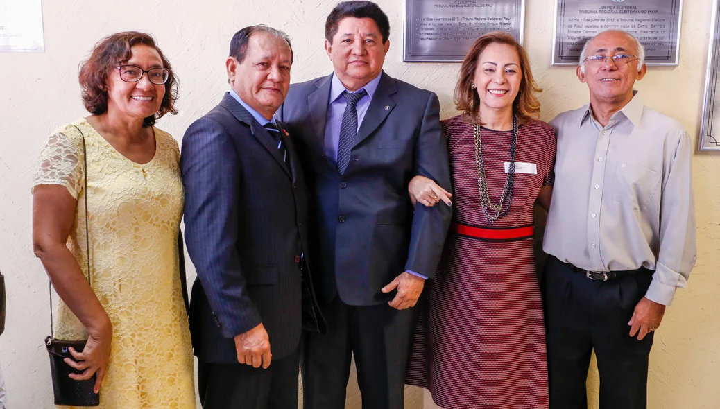 Antônio Lopes tira foto com familiares