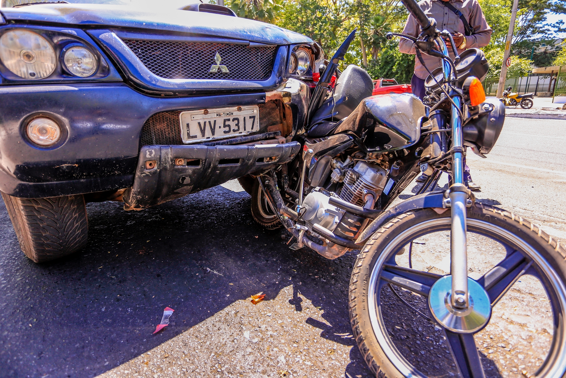colisão entre carro e moto