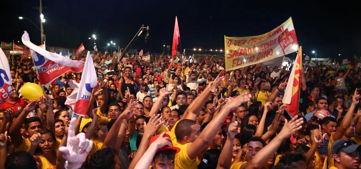 Multidão em convenção do PSB em Timon