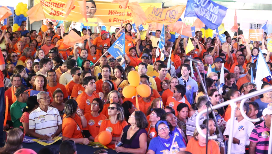 Centenas de pessoas prestigiam convenções em Teresina