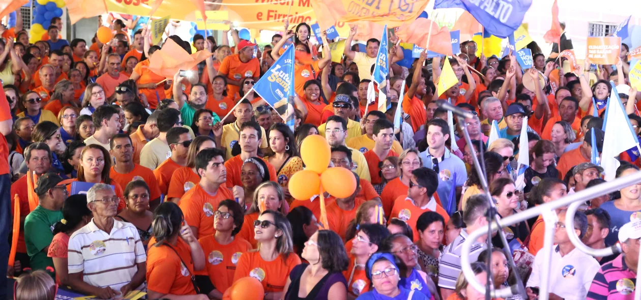 Centenas de pessoas prestigiam convenções em Teresina