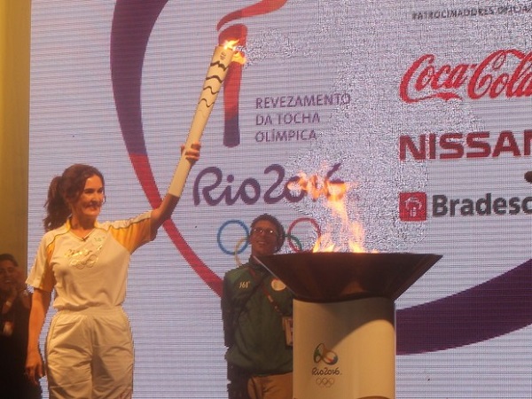 Fátima Bernardes encerra o revezamento da tocha em Petrópolis