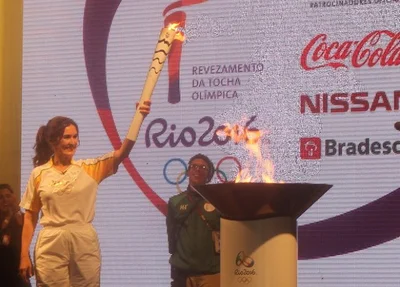 Fátima Bernardes encerra o revezamento da tocha em Petrópolis