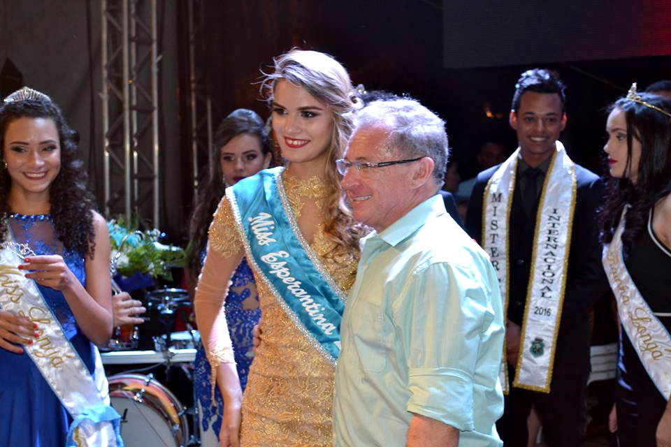 Miss Esperantina com o deputado Assis Carvalho