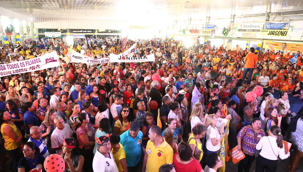 Multidão prestigia convenções em Teresina 