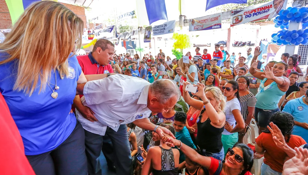 Dr. Pessoa é saudado pela população