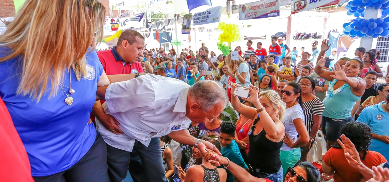 Dr. Pessoa é saudado pela população