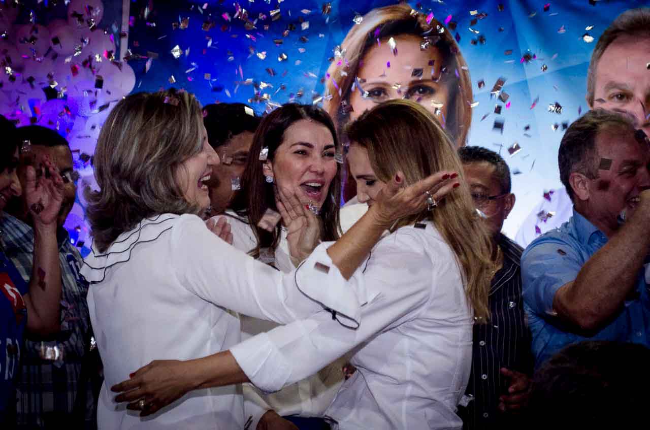 Margarete Coelho ao lado da candidata Carmelita Castro 