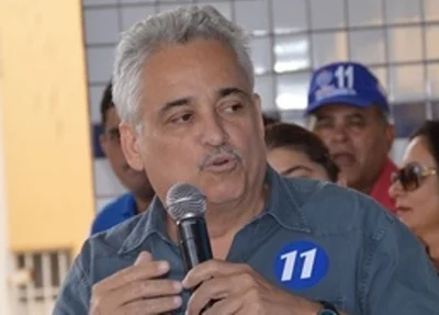 Deputado Robert Rios Magalhães ataca prefeito de Picos,Padre Walmir (PT).