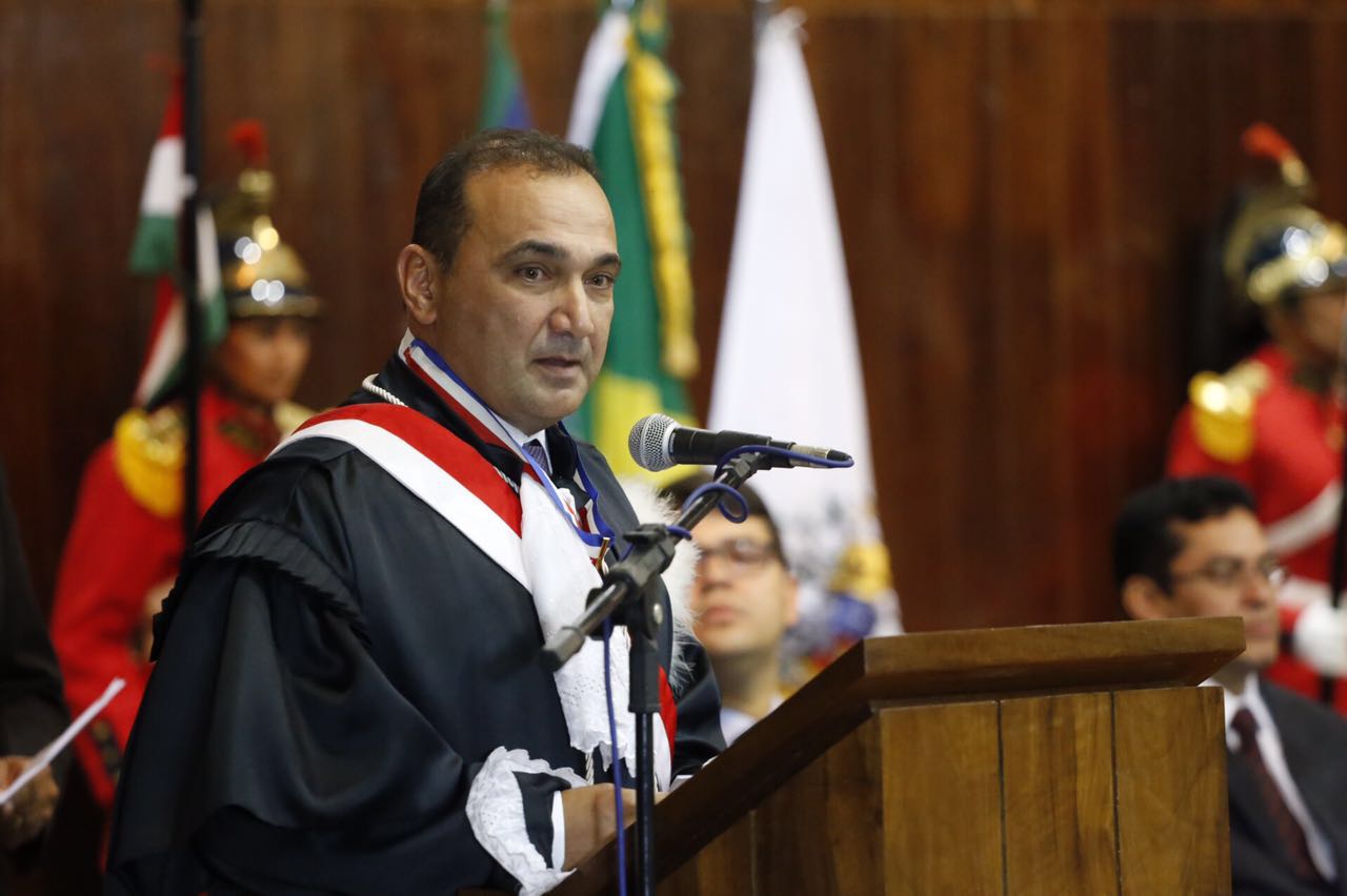 Desembargador Erivan Lopes em discurso 