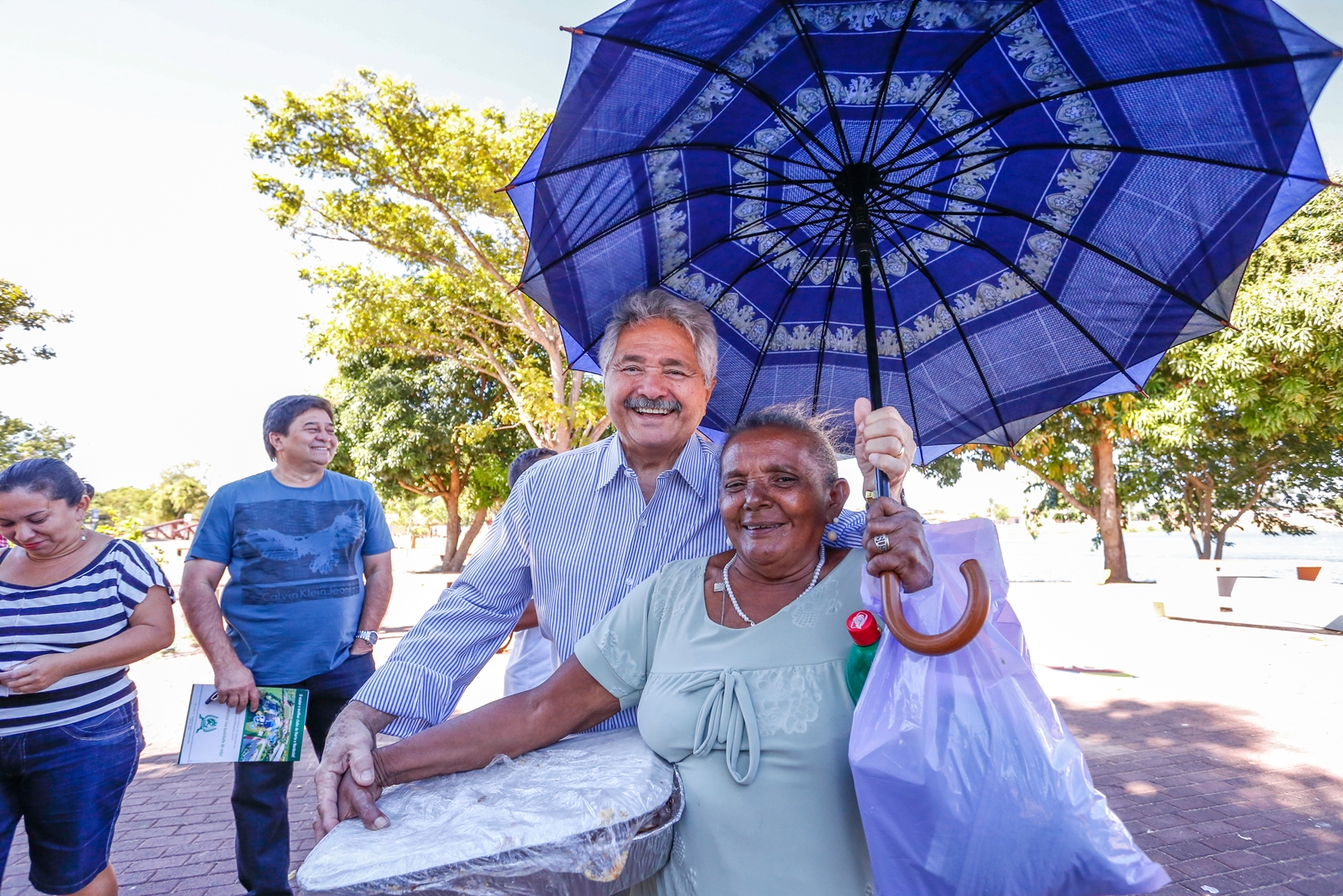 Elmano cumprimenta moradores do Parque Lagoas do Norte
