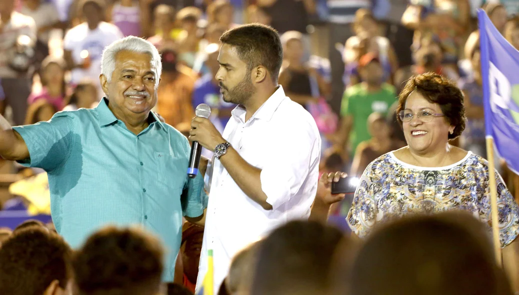 Ulisses Waquim ao lado da ex-prefeita de Timon Socorro Waquim