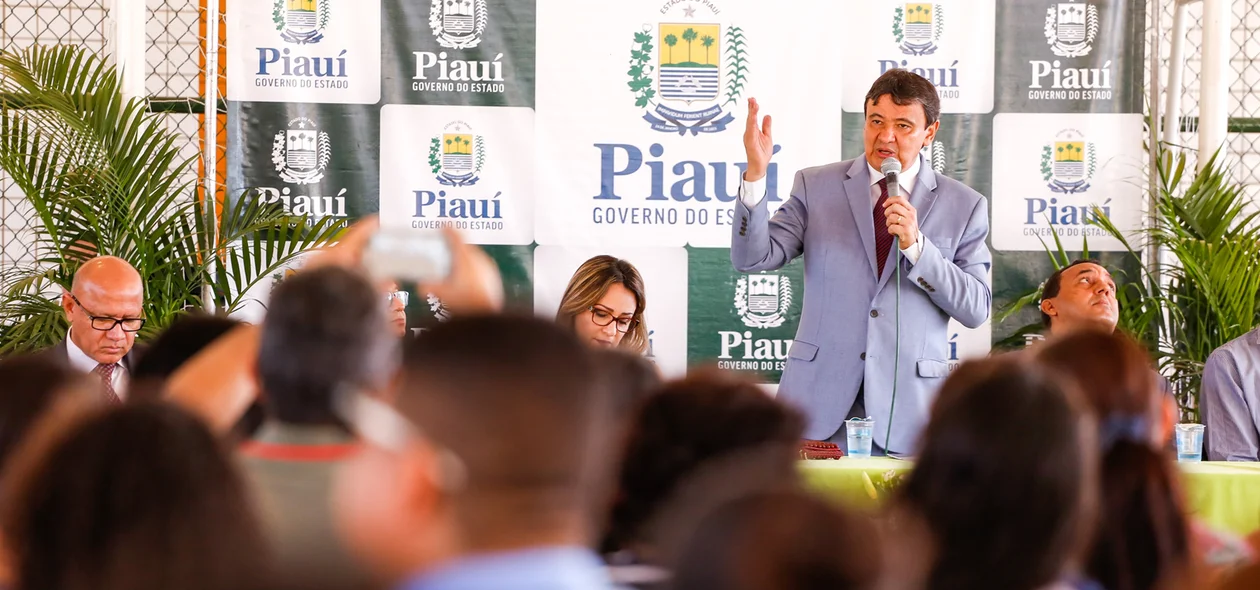 Entrega da reforma da U.E.Helvídio Nunes